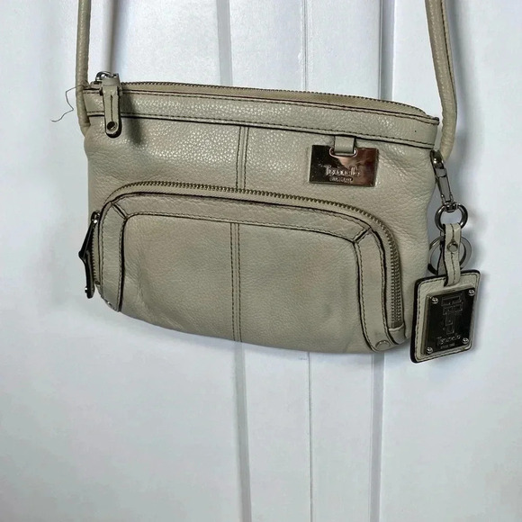Tignanello | Cream Beige Leather Crossbody Bag - leather is in excellent conditi - Picture 3 of 7